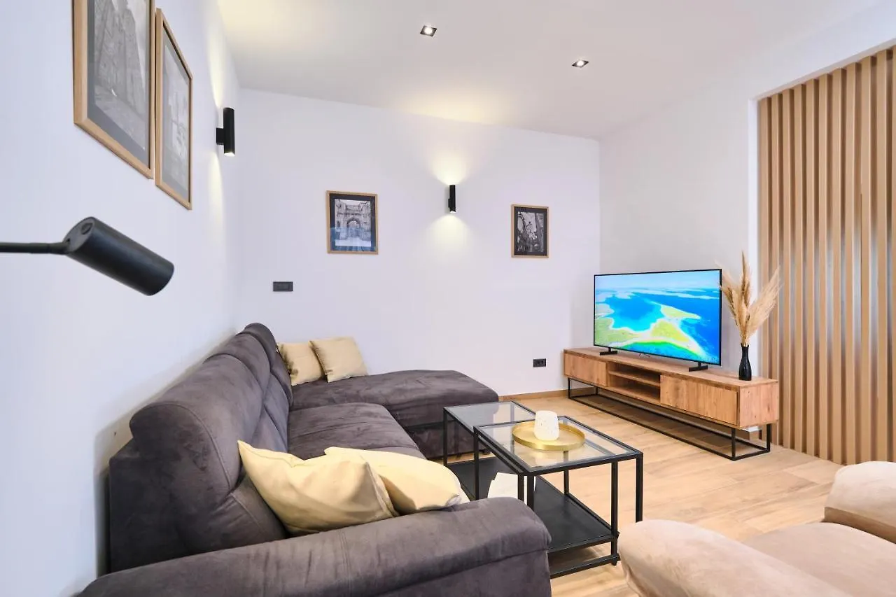 Apartment Holiday Home South Cliff Split